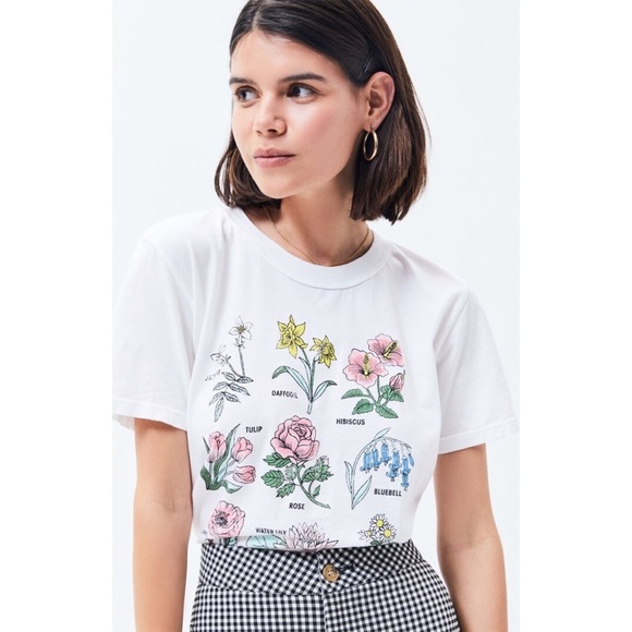PacSun Tops - Pacsun floral graphic tee